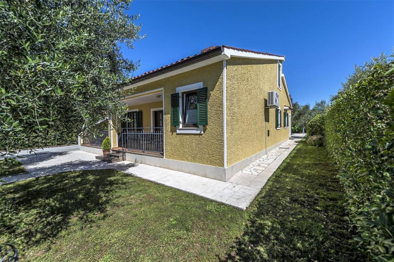 Spacious Three-Bedroom Villa Balun With Pool Porec Exterior photo