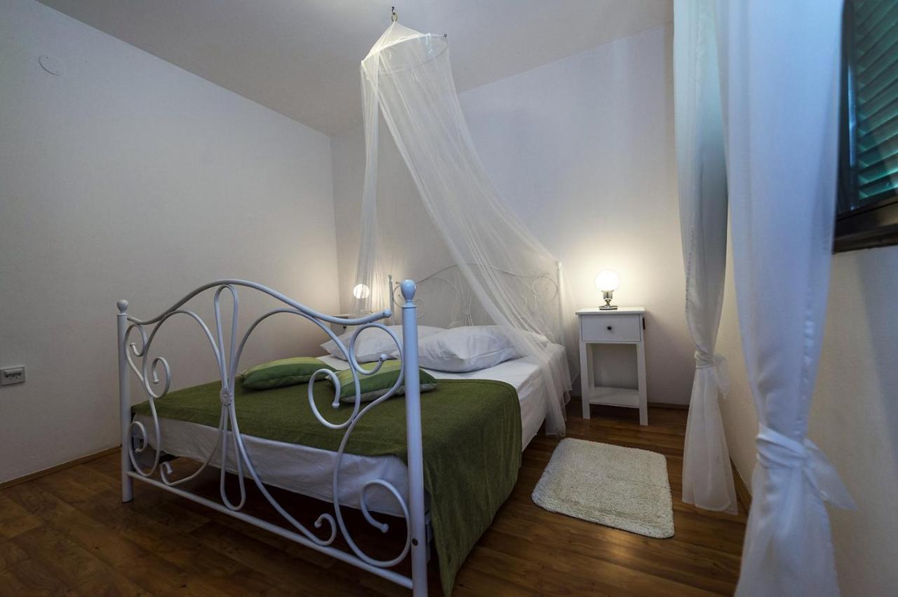 Spacious Three-Bedroom Villa Balun With Pool Porec Exterior photo
